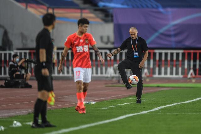 马卢阿奇谈与文班对位 收获心态沉稳等经验